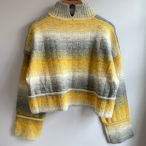 Pilcro Anthropologie Oversized Cropped Mock-Neck Sweater, Medium - Picture 4 of 9